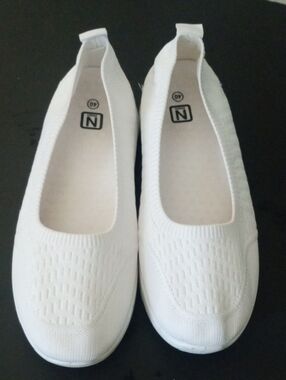 N Shoes Comfort Knit White Slip-On Flats for Women Size 9.5